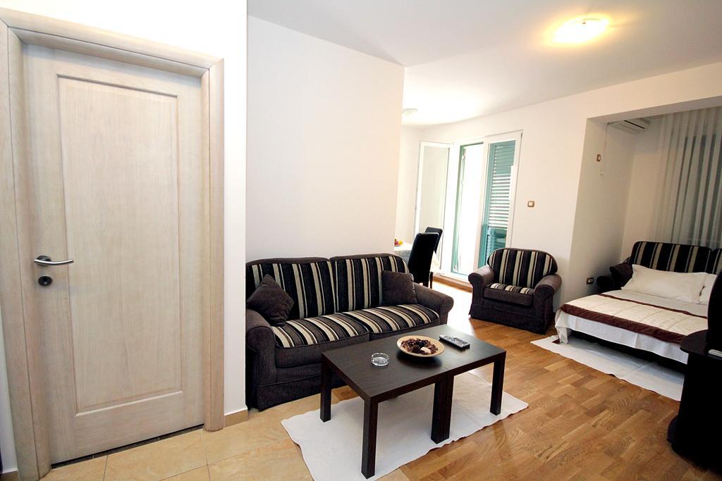 Apartments Draskovic Mirista Petrovac Buitenkant foto
